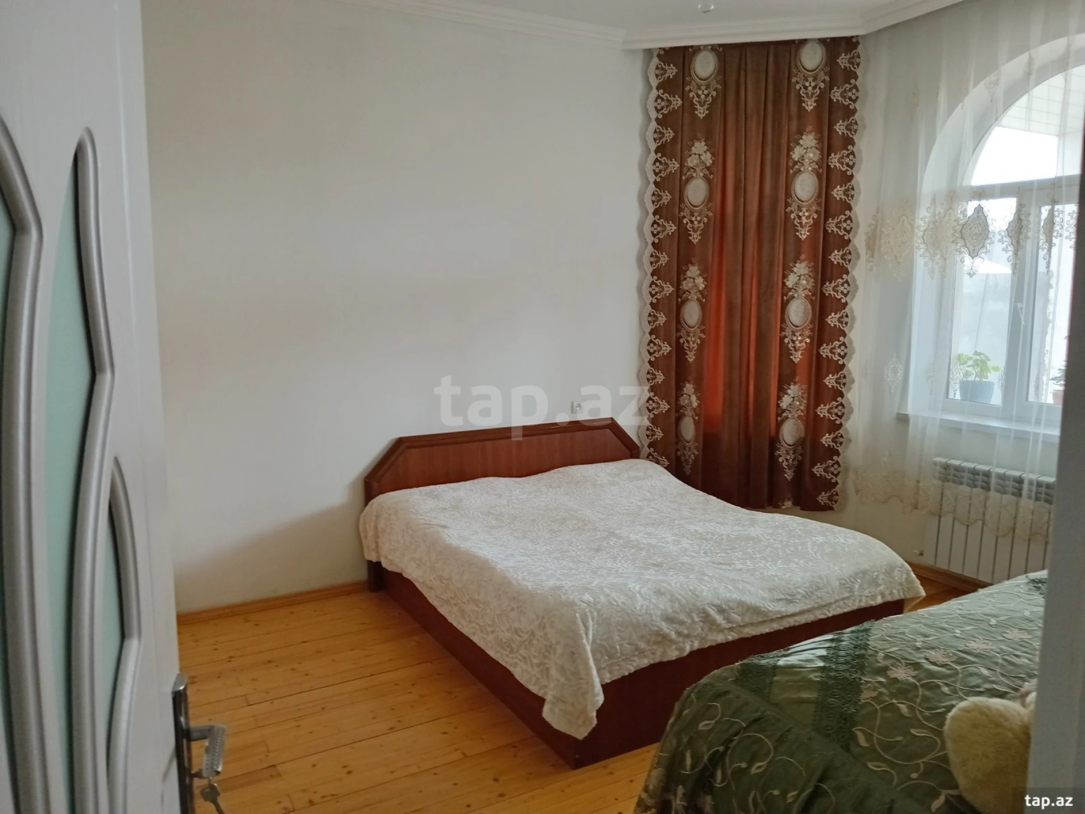 Satılır 4 otaqlı həyət evi