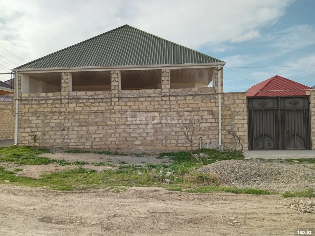 Satılır 4 otaqlı həyət evi