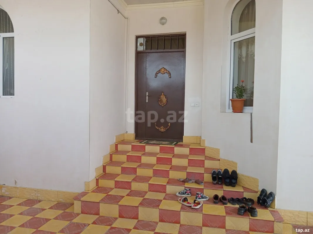 Satılır 4 otaqlı həyət evi