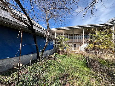 Satılır 2 otaqlı həyət evi — Şəki 2 otaq 80.00 m²