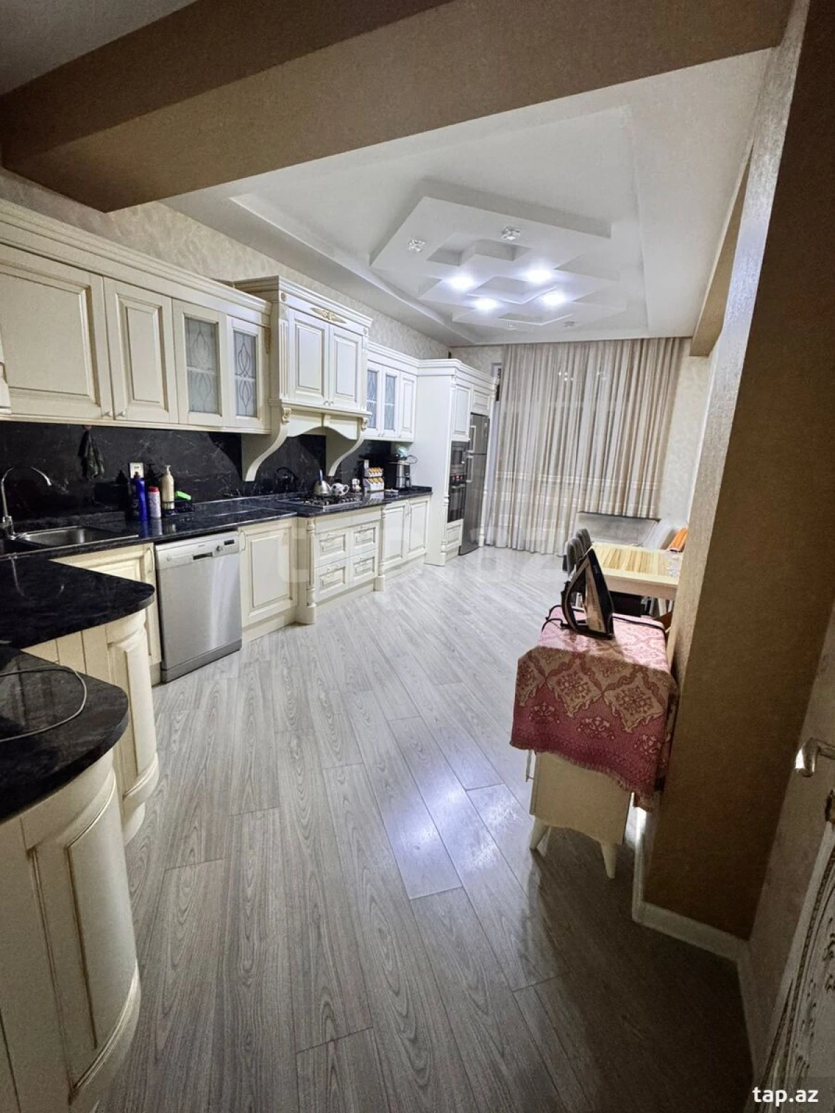 Satılır 4 otaqlı yeni tikili 155.8 m²
