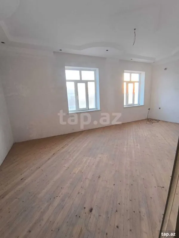 Satılır 7 otaqlı həyət evi