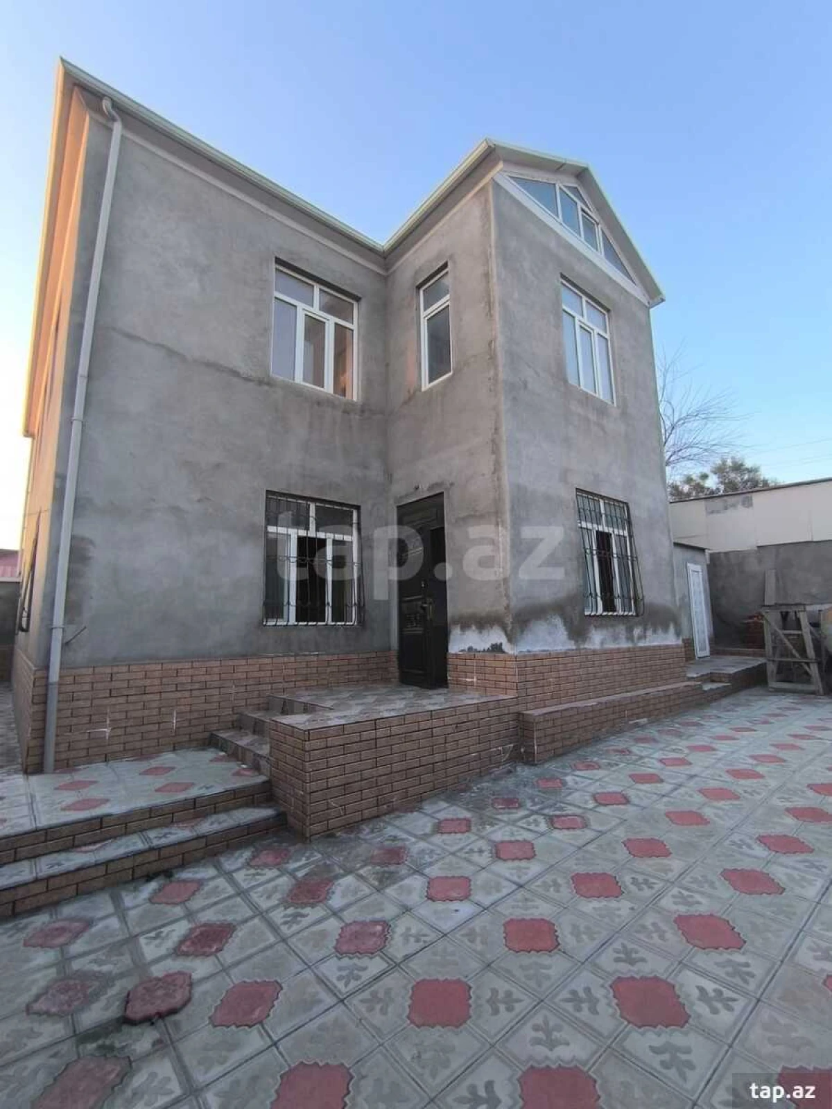 Satılır 7 otaqlı həyət evi