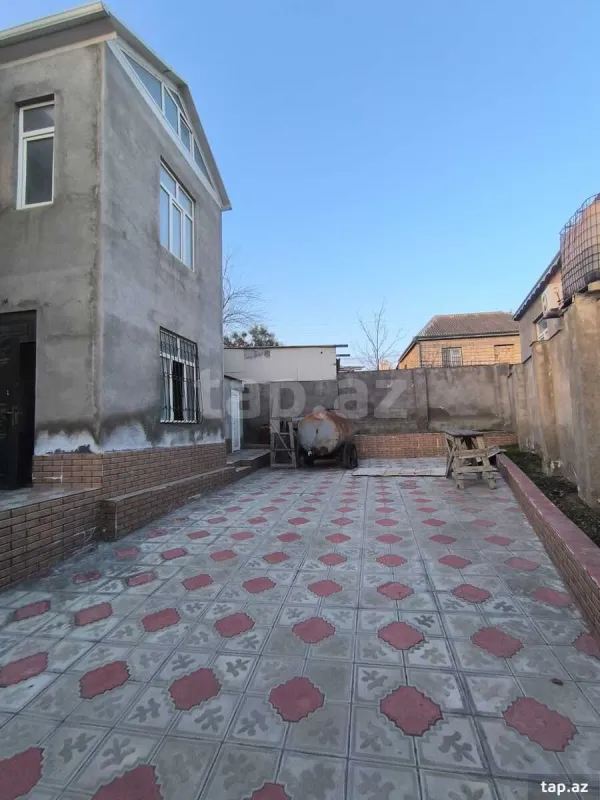 Satılır 7 otaqlı həyət evi
