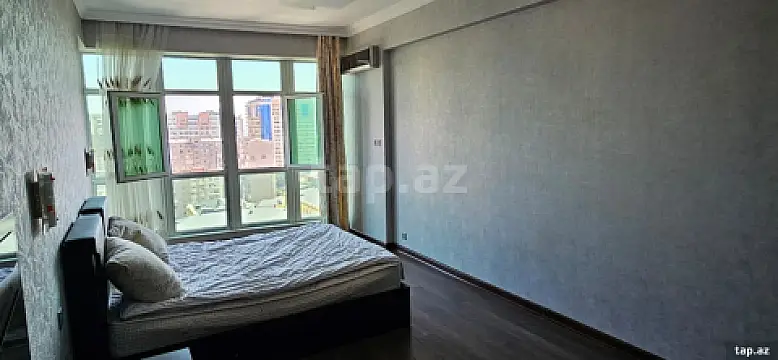 Kirayə verilir 4 otaqlı yeni tikili 180 m²