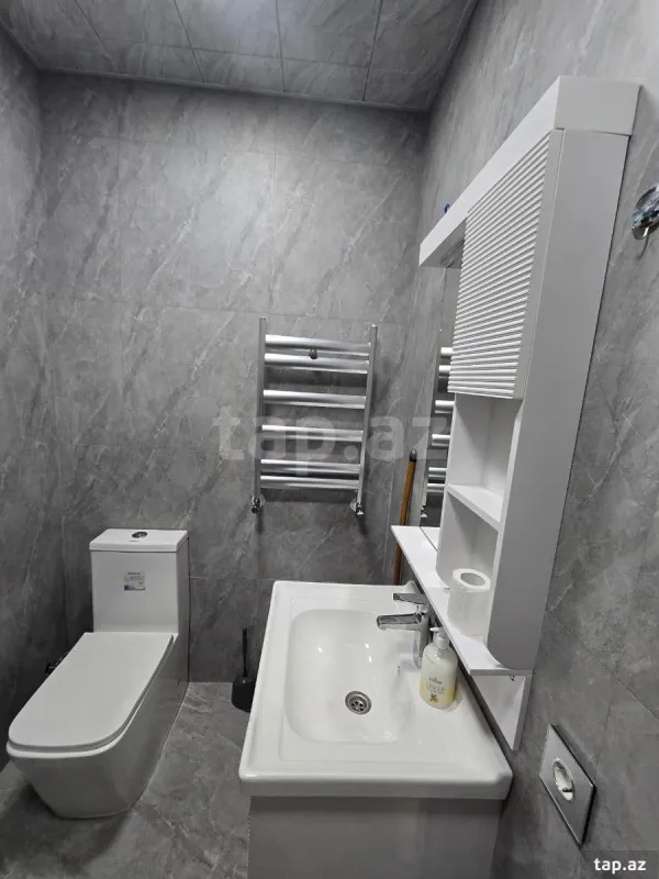Kirayə verilir 2 otaqlı yeni tikili 75 m²