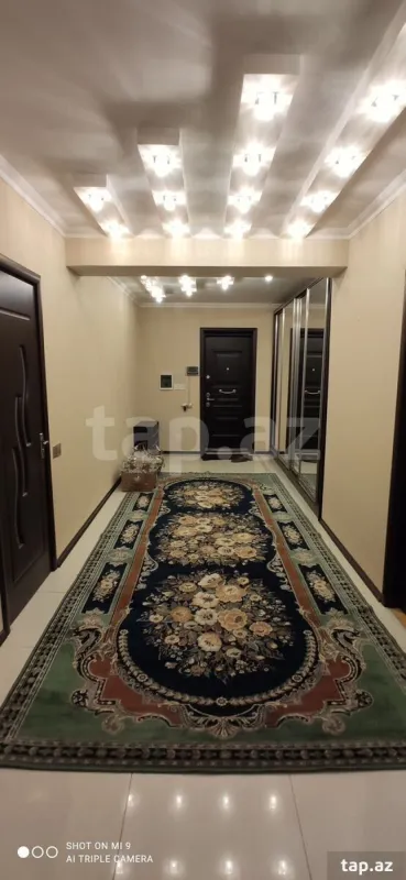 Kirayə verilir 3 otaqlı yeni tikili 155 m²