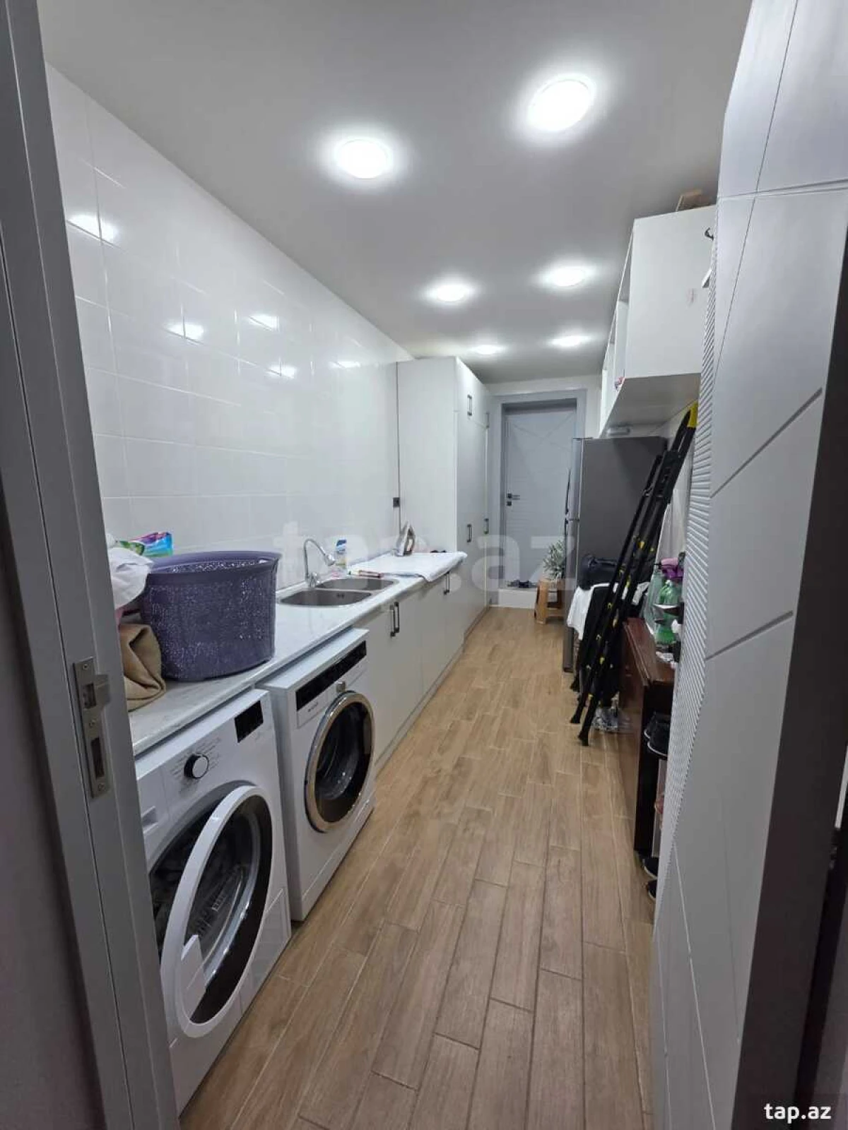 Satılır 8 otaqlı həyət evi