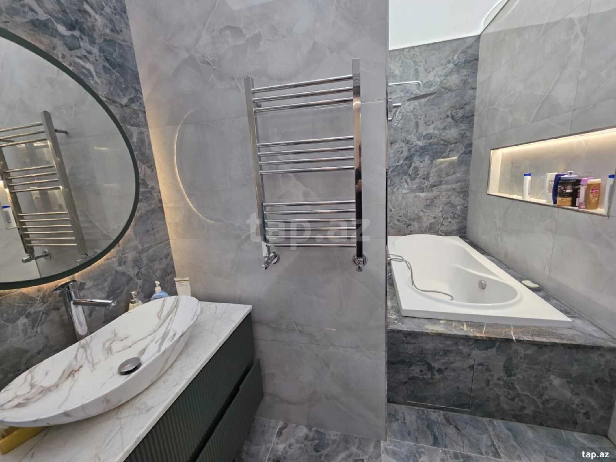 Satılır 8 otaqlı həyət evi