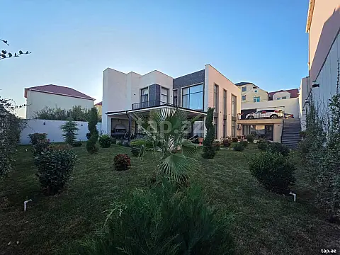 Satılır 8 otaqlı həyət evi