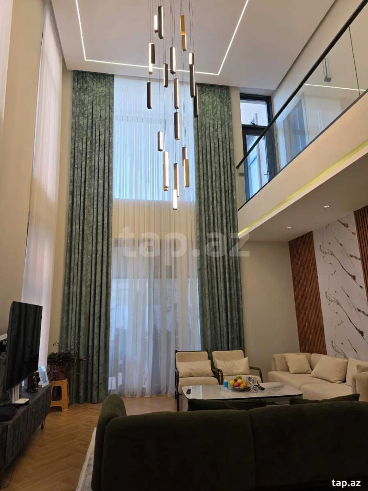 Satılır 8 otaqlı həyət evi