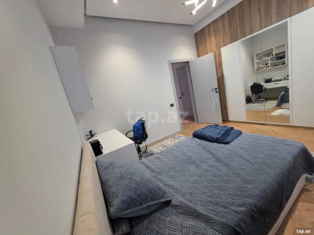 Satılır 8 otaqlı həyət evi