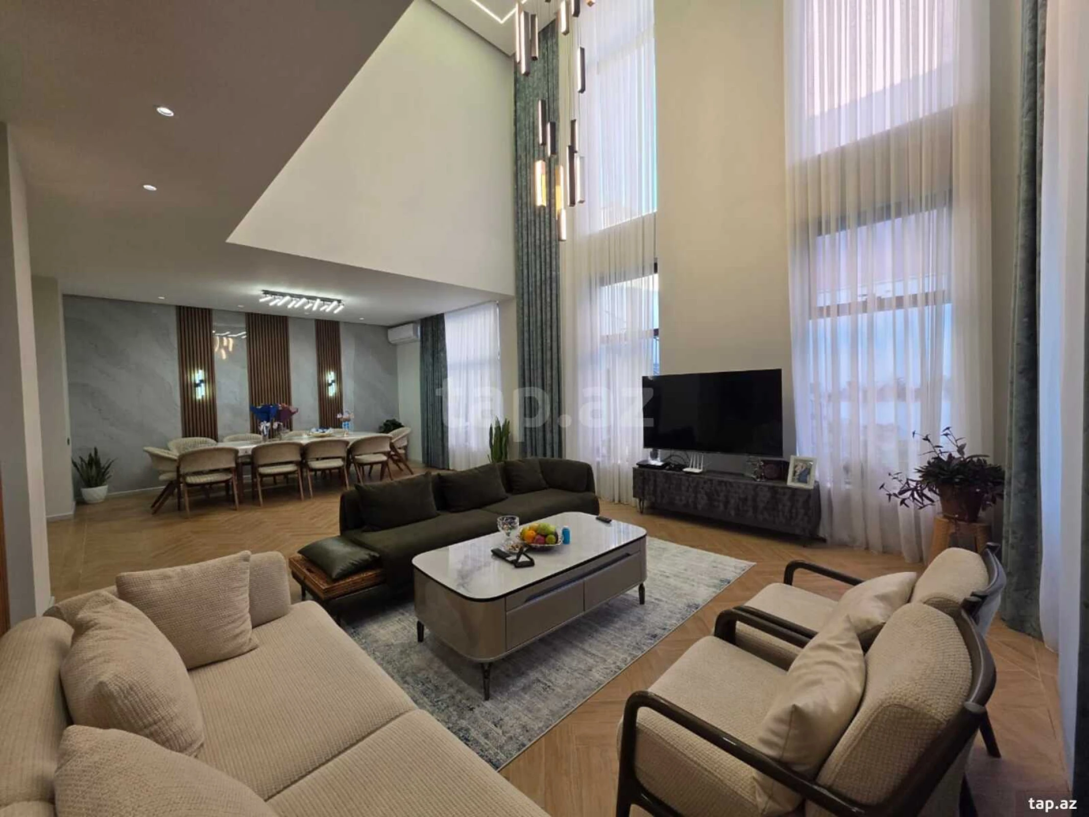 Satılır 8 otaqlı həyət evi