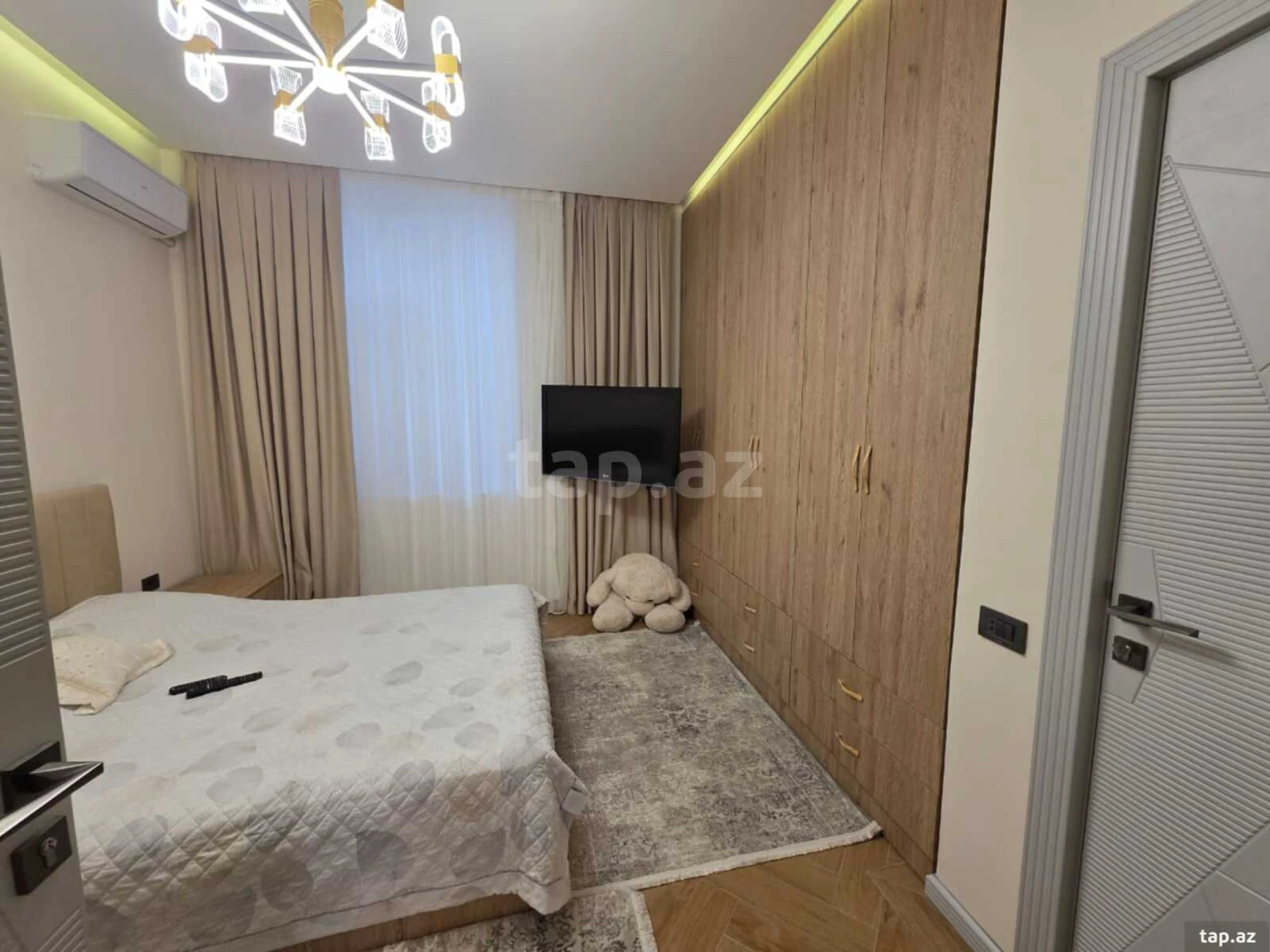 Satılır 8 otaqlı həyət evi