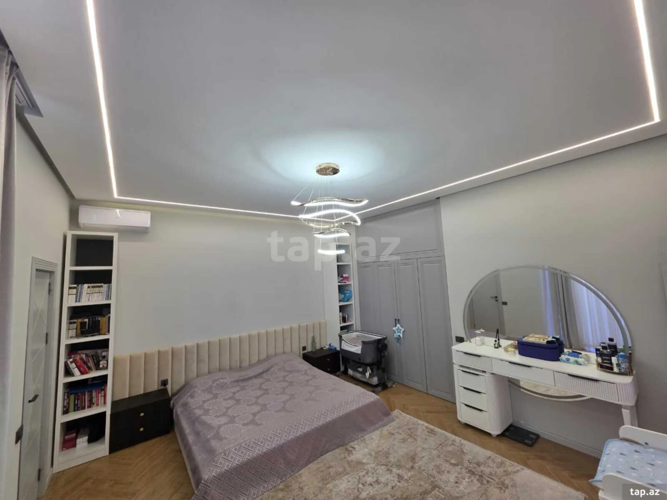 Satılır 8 otaqlı həyət evi