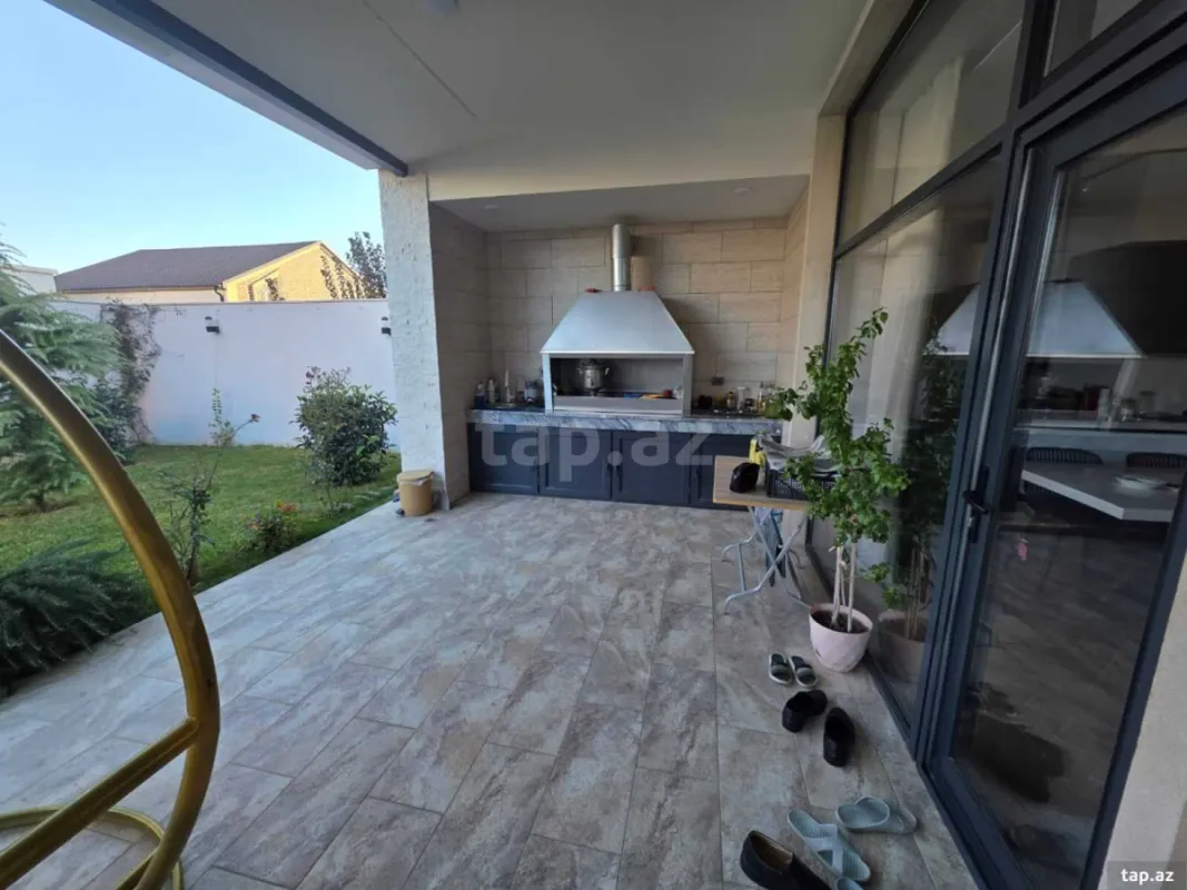 Satılır 8 otaqlı həyət evi