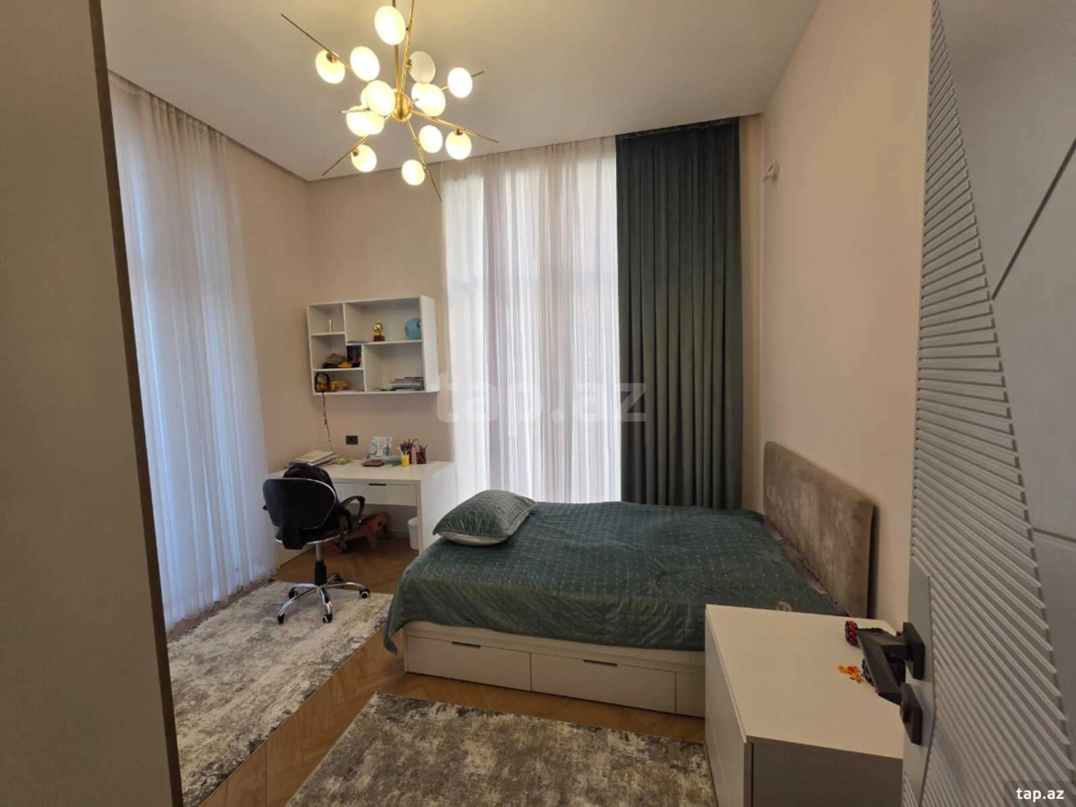 Satılır 8 otaqlı həyət evi