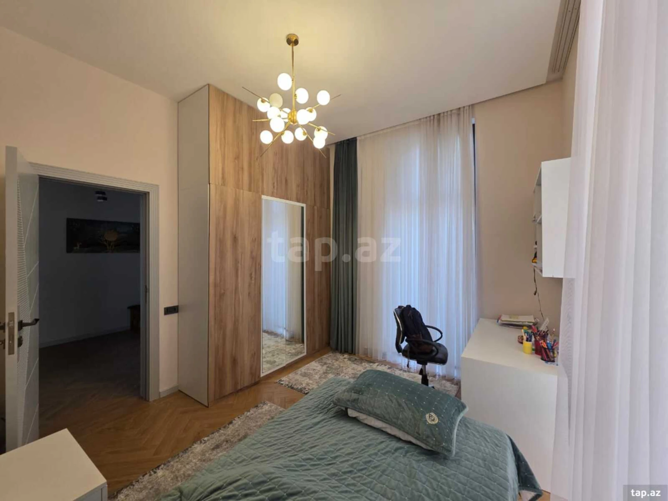 Satılır 8 otaqlı həyət evi