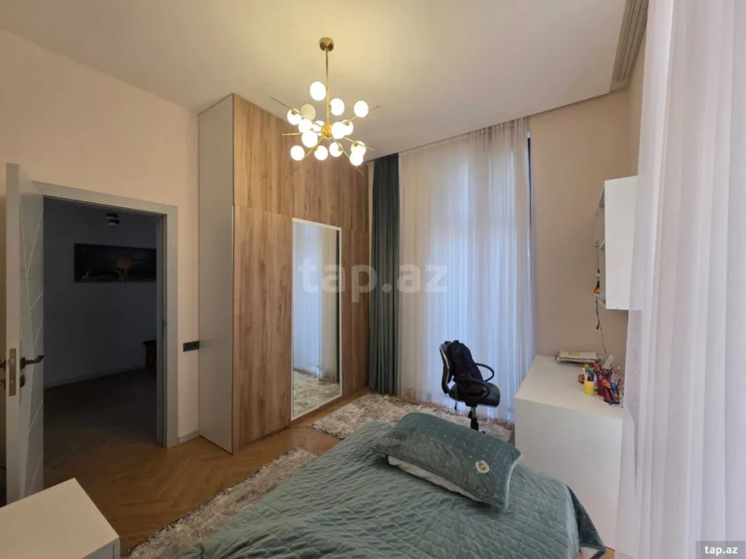 Satılır 8 otaqlı həyət evi