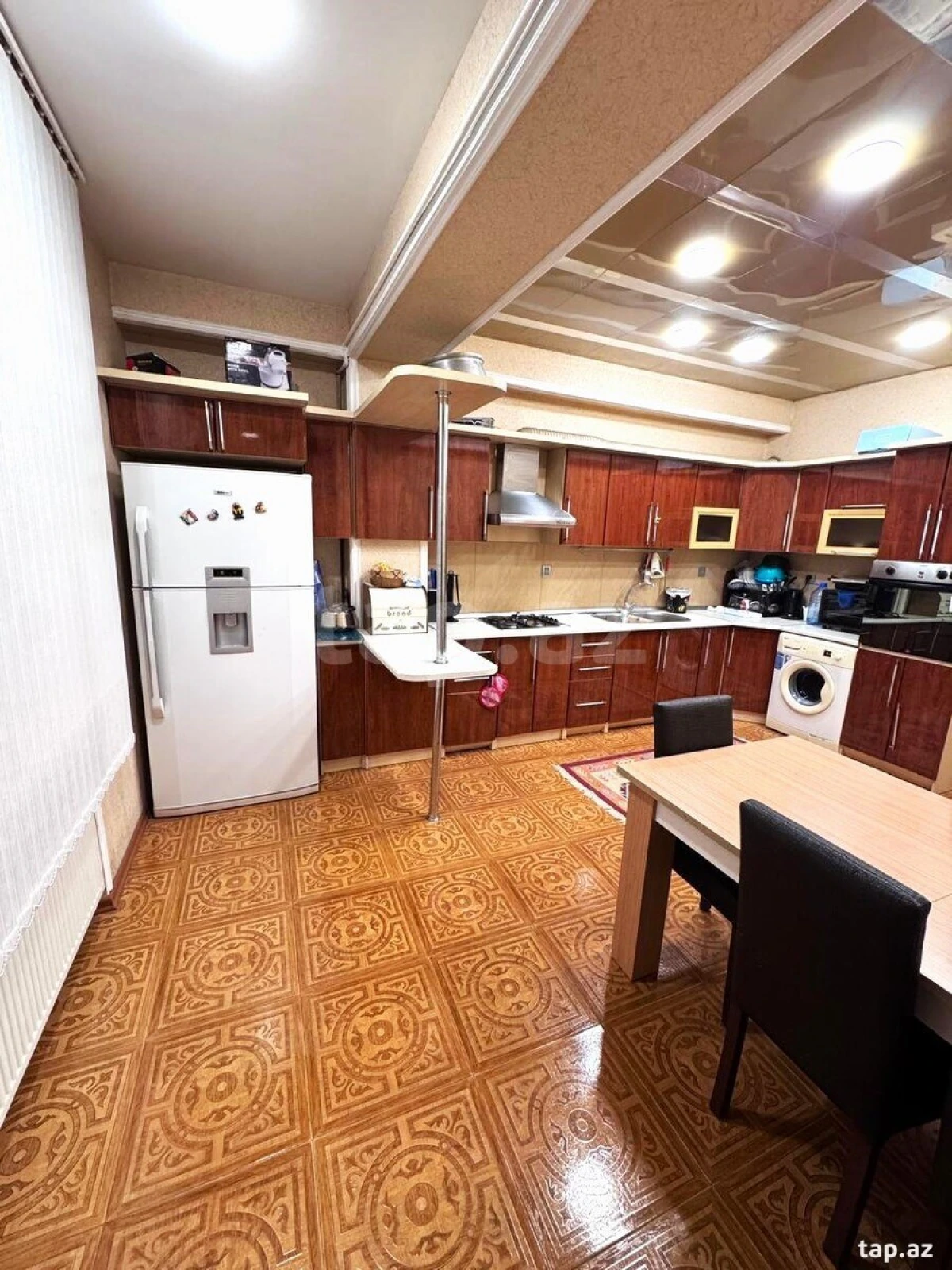 Kirayə verilir 3 otaqlı yeni tikili 140 m²