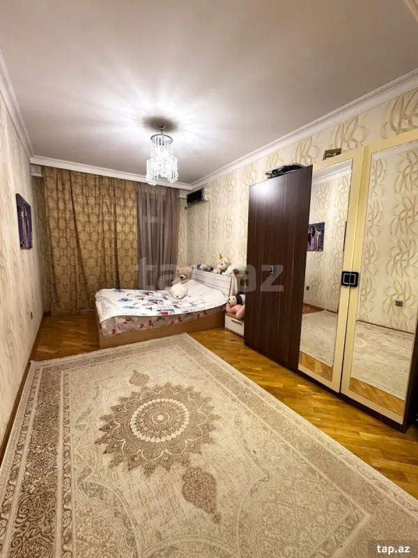 Kirayə verilir 3 otaqlı yeni tikili 140 m²
