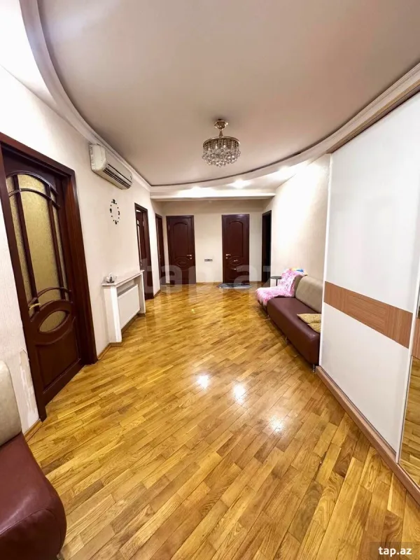 Kirayə verilir 3 otaqlı yeni tikili 140 m²