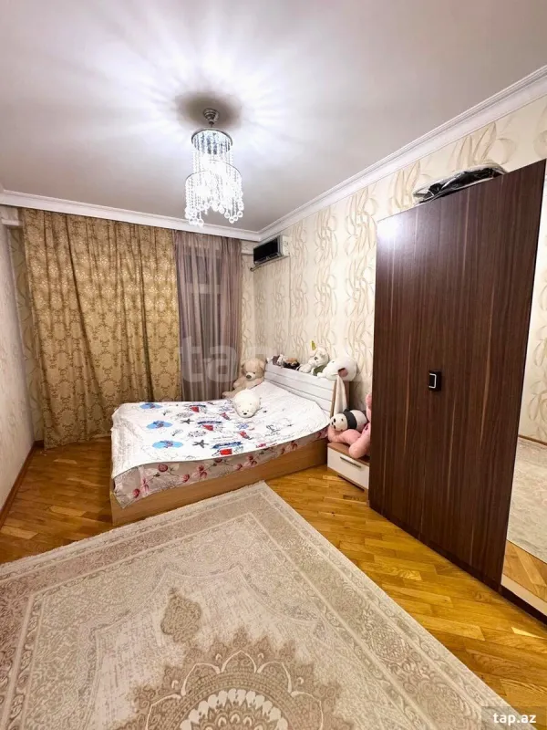 Kirayə verilir 3 otaqlı yeni tikili 140 m²