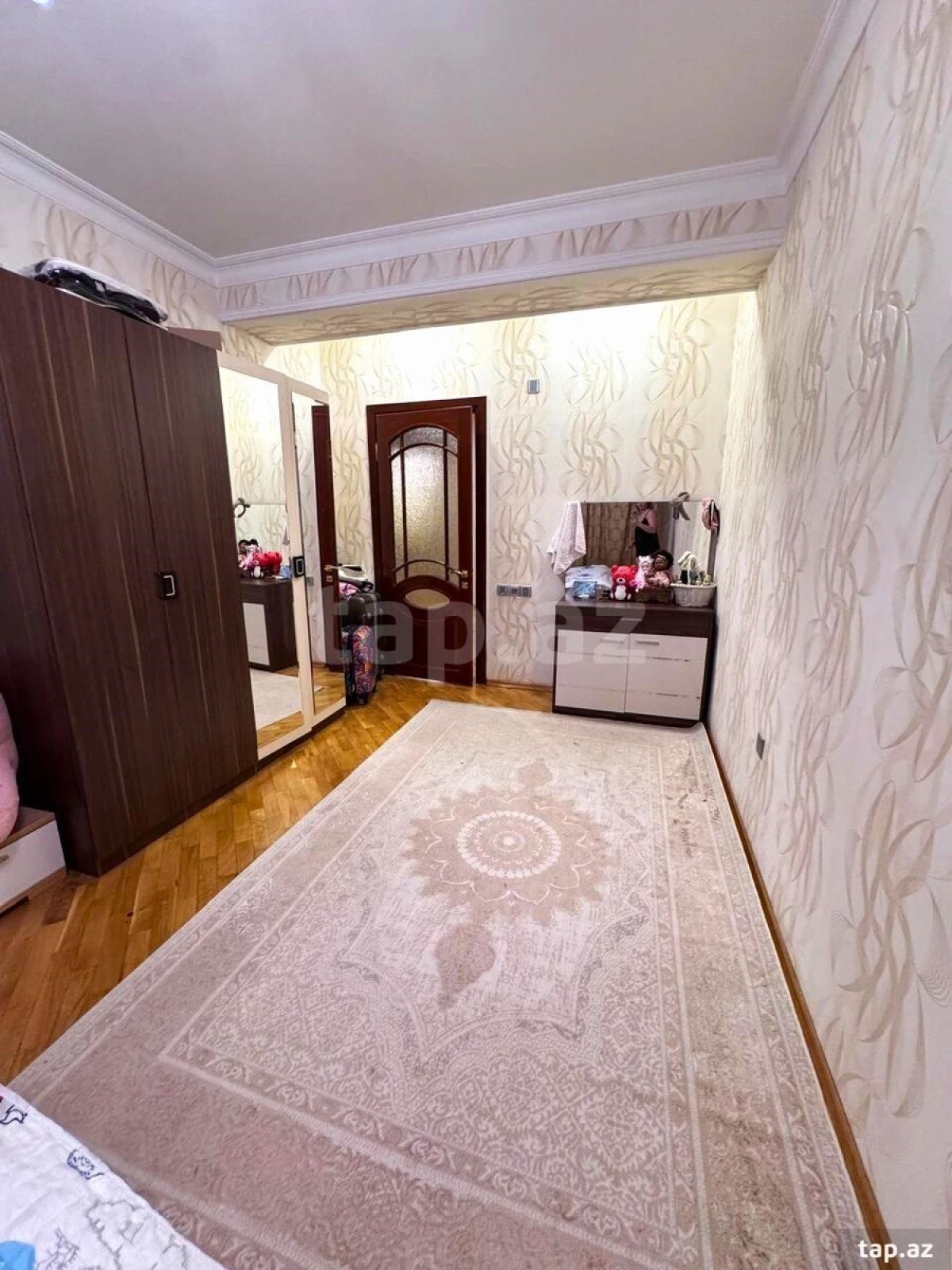 Kirayə verilir 3 otaqlı yeni tikili 140 m²