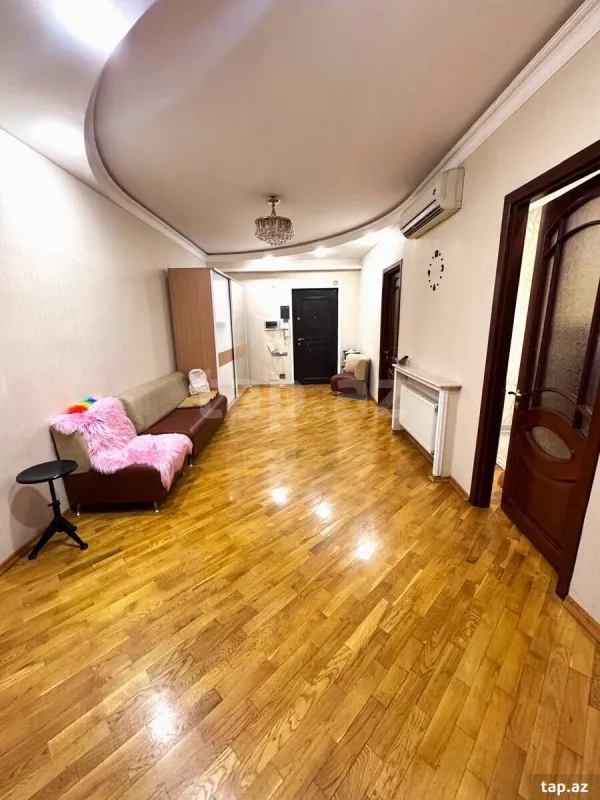 Kirayə verilir 3 otaqlı yeni tikili 140 m²