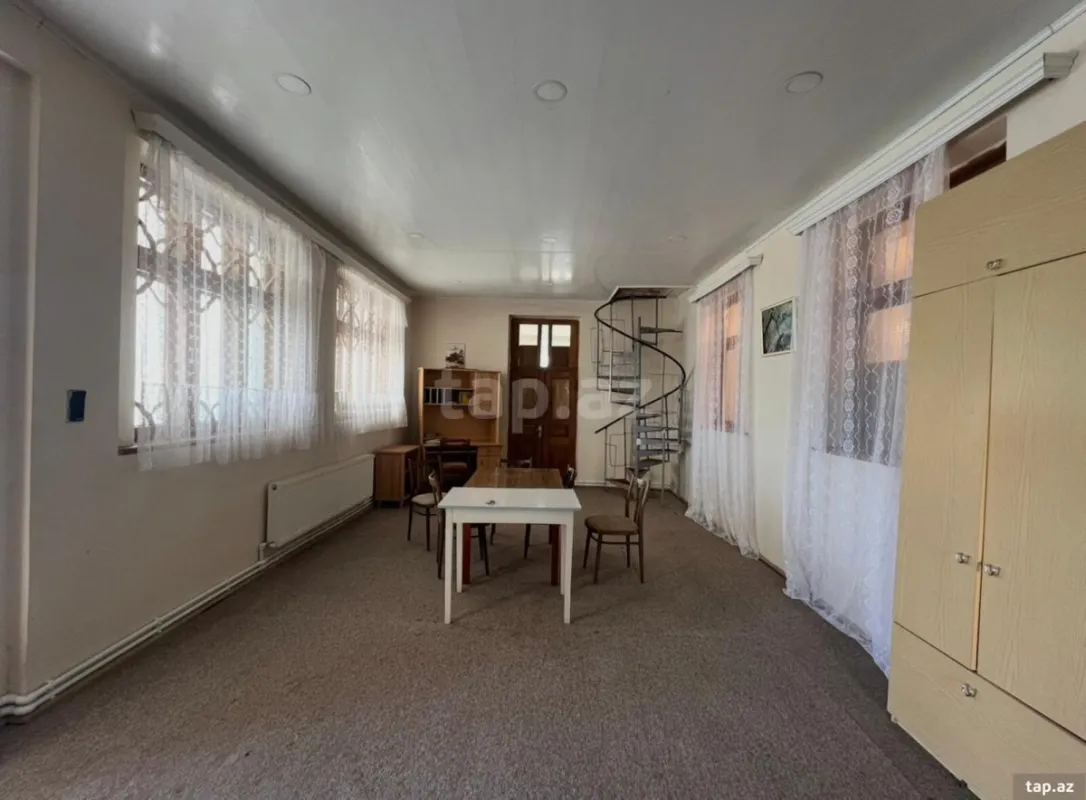 Kirayə verilir 4 otaqlı həyət evi