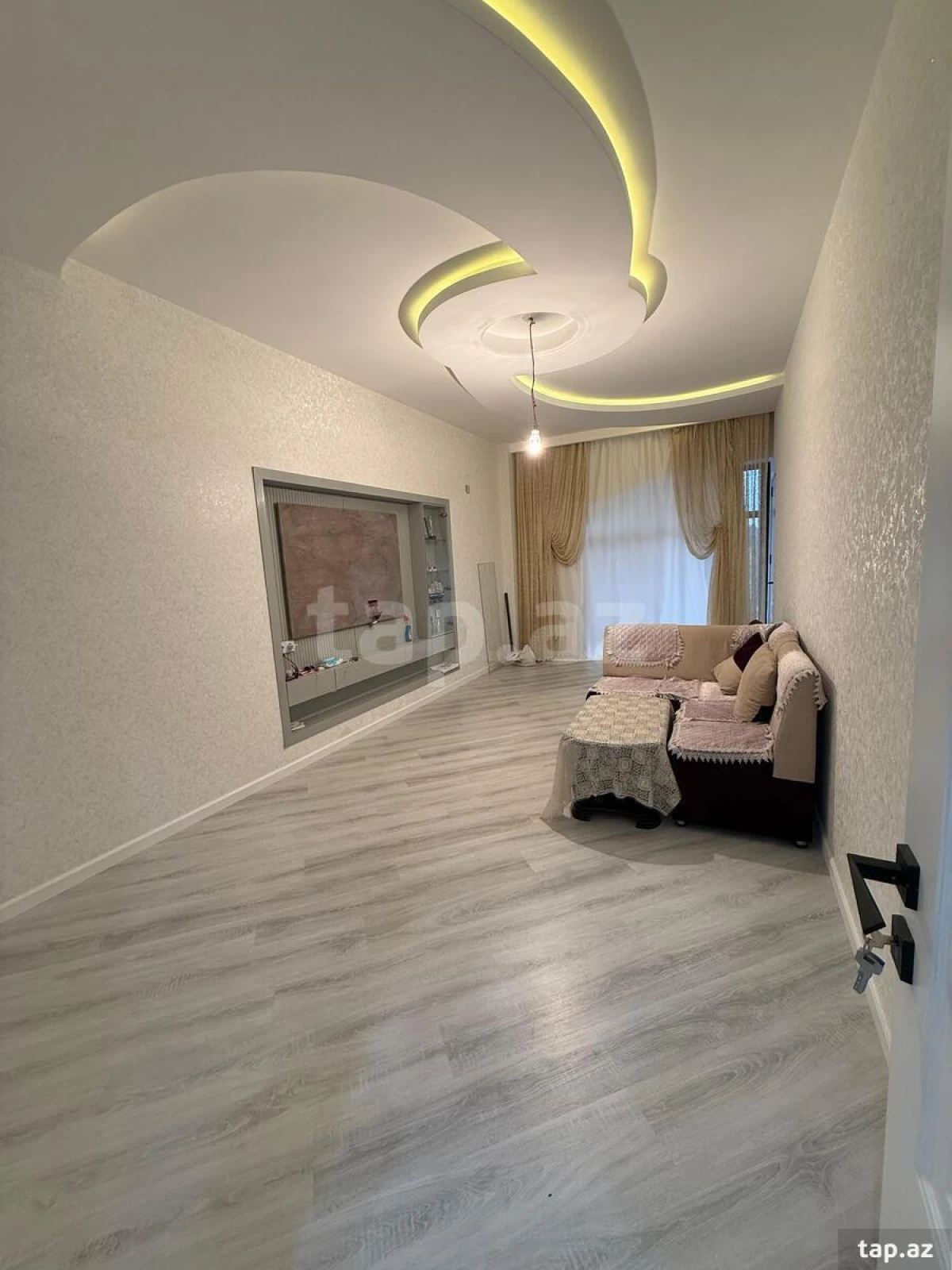 Satılır 2 otaqlı yeni tikili 60 m²