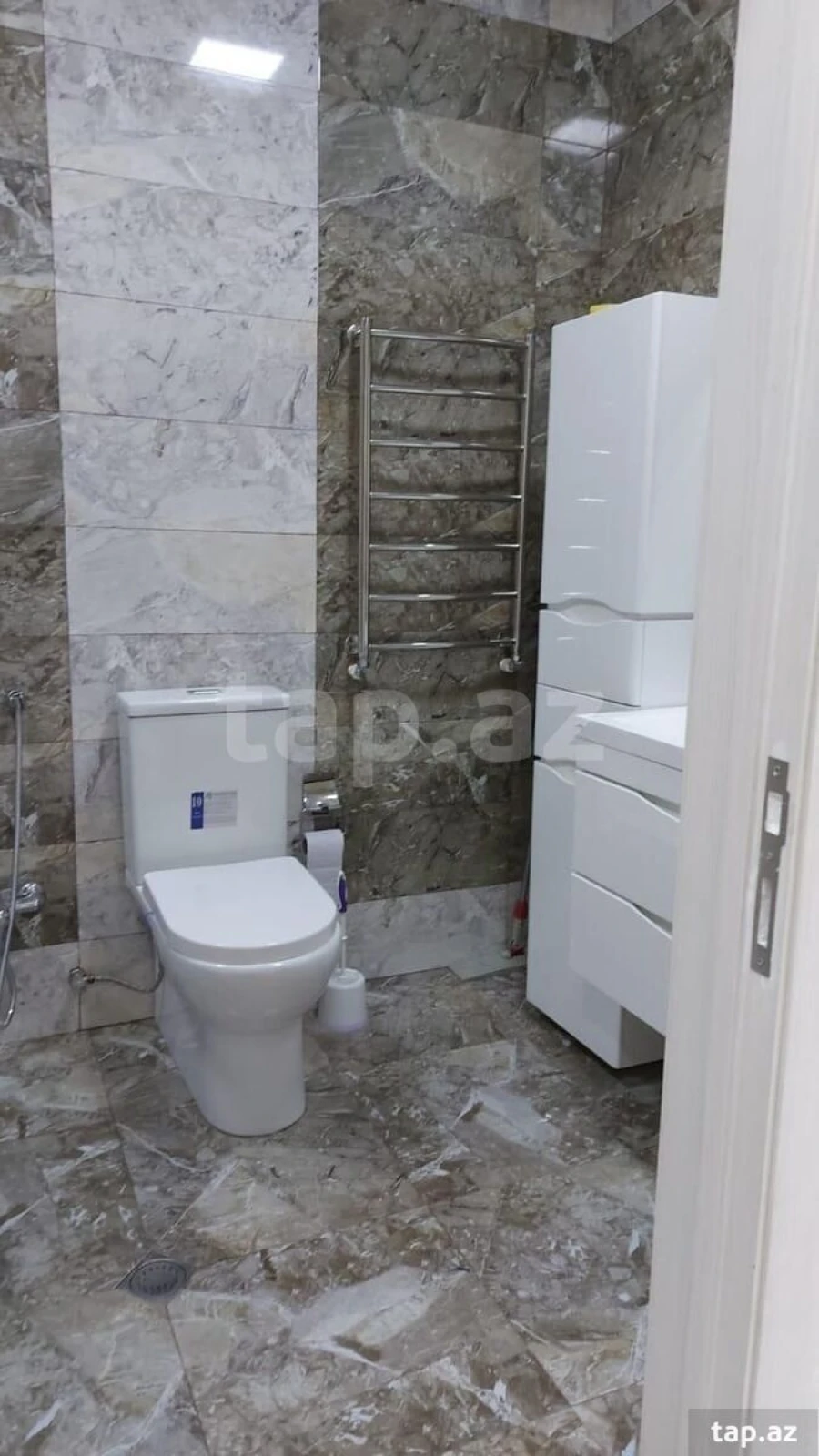 Satılır 2 otaqlı yeni tikili 60 m²
