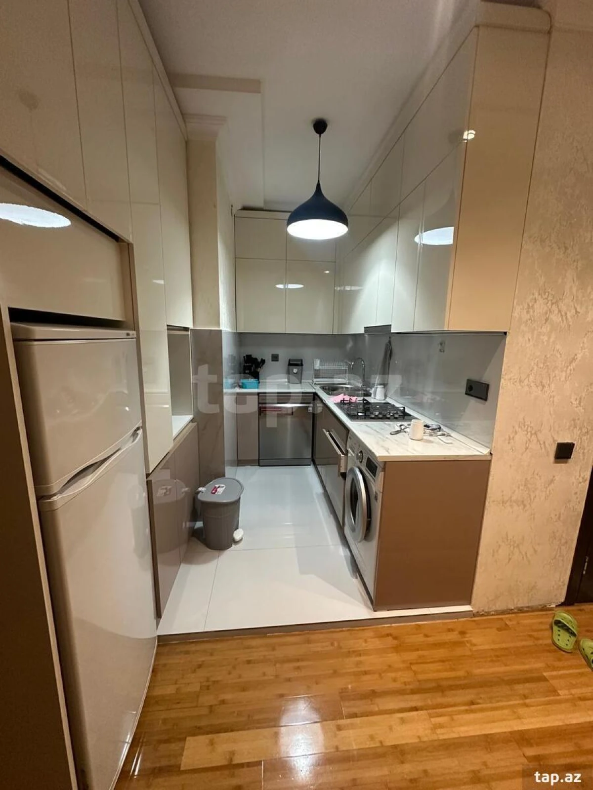 Kirayə verilir 2 otaqlı yeni tikili 75 m²