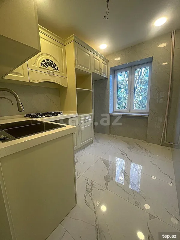 Satılır 3 otaqlı yeni tikili 75 m²