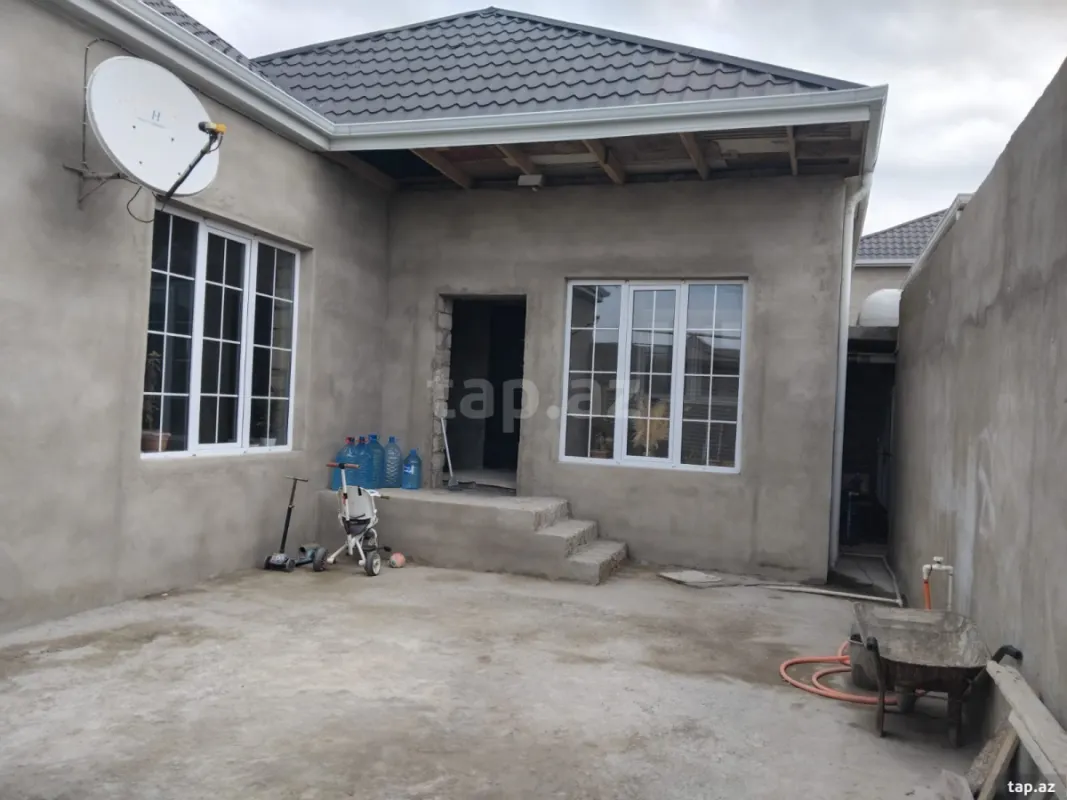 Satılır 4 otaqlı həyət evi