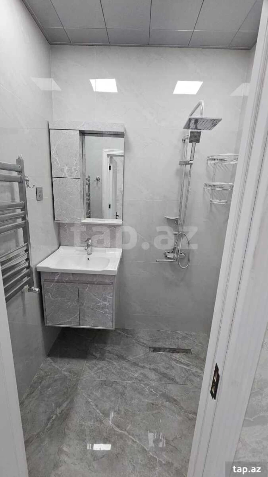 Kirayə verilir 3 otaqlı yeni tikili 80 m²