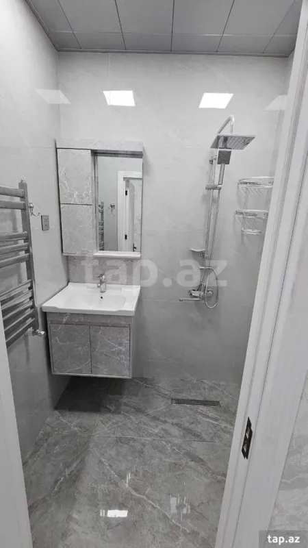 Kirayə verilir 3 otaqlı yeni tikili 80 m²