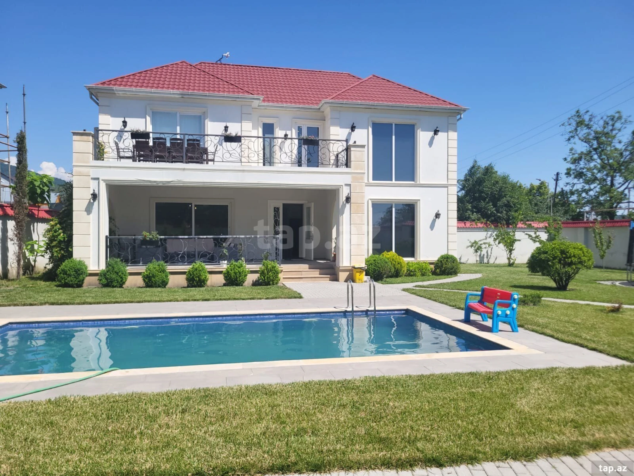 Kirayə verilir 4 otaqlı həyət evi