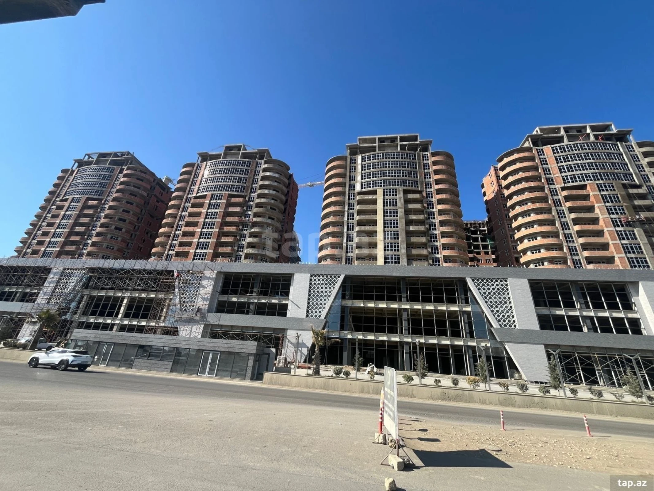 Satılır 2 otaqlı yeni tikili 79 m²