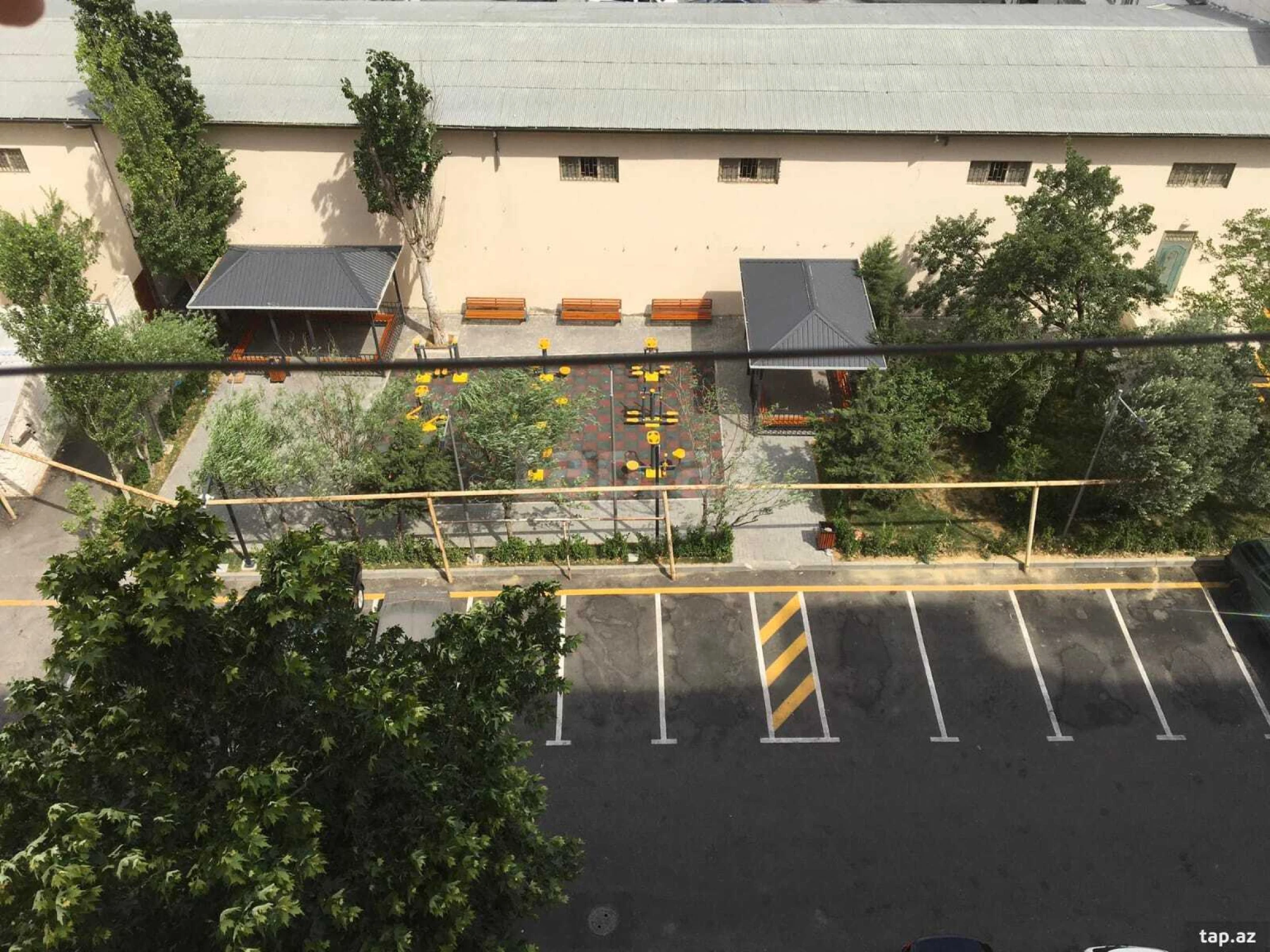 Satılır 4 otaqlı mənzil 105 m²