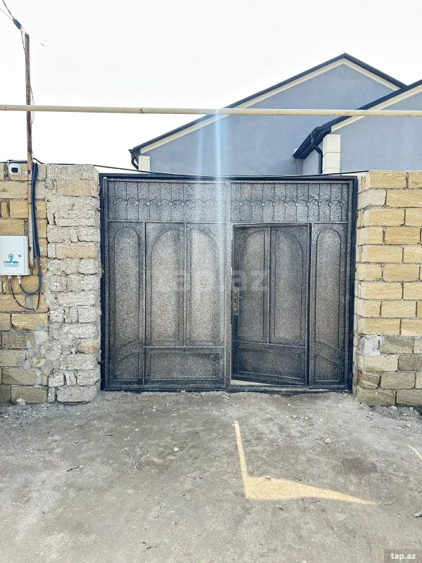 Satılır 4 otaqlı həyət evi