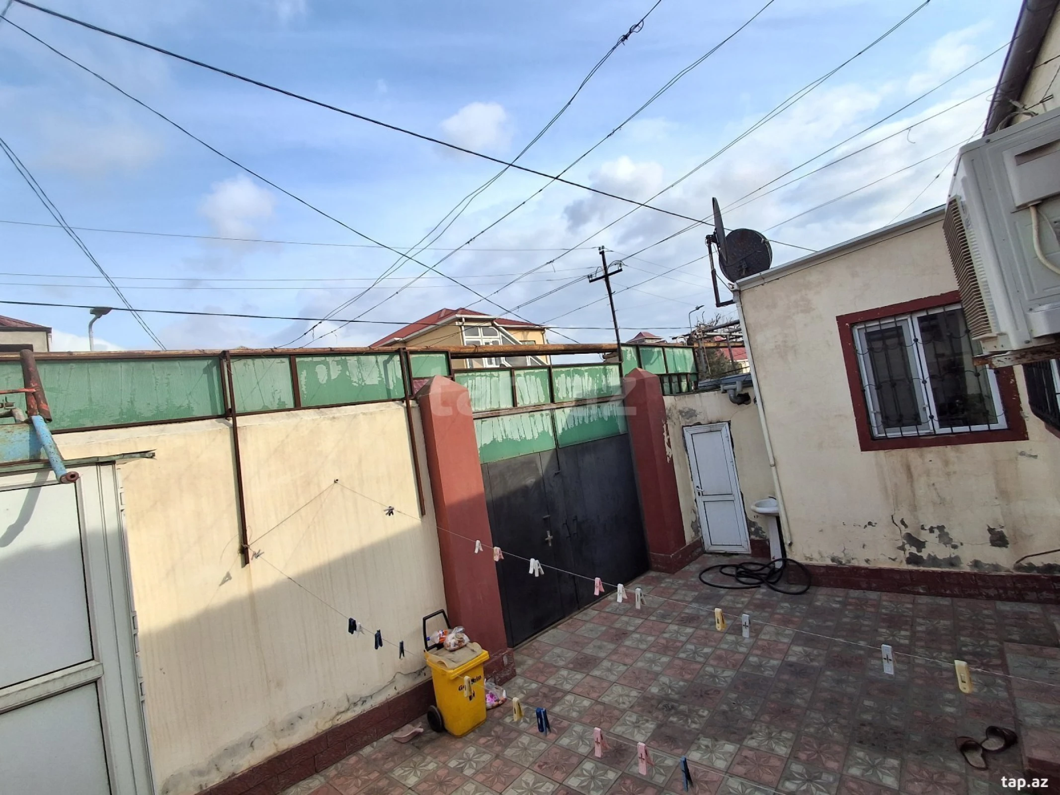 Satılır 4 otaqlı həyət evi