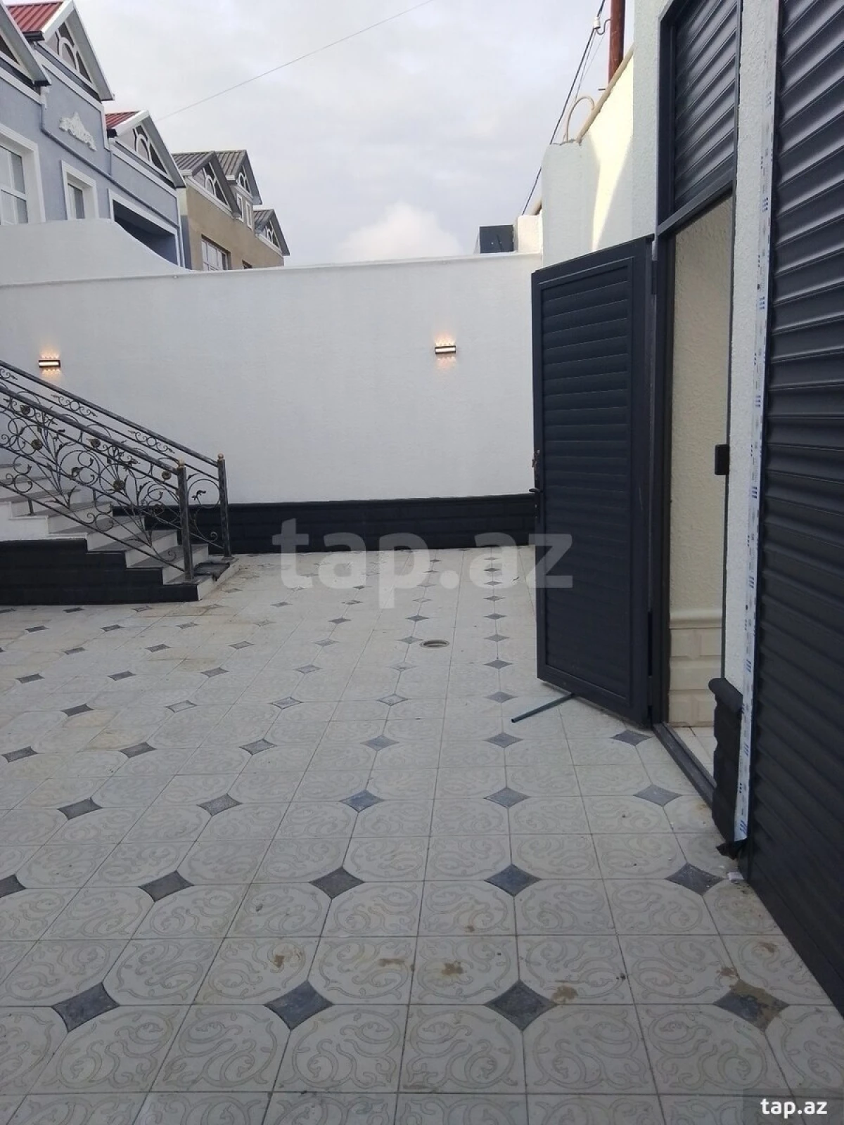 Satılır 4 otaqlı həyət evi