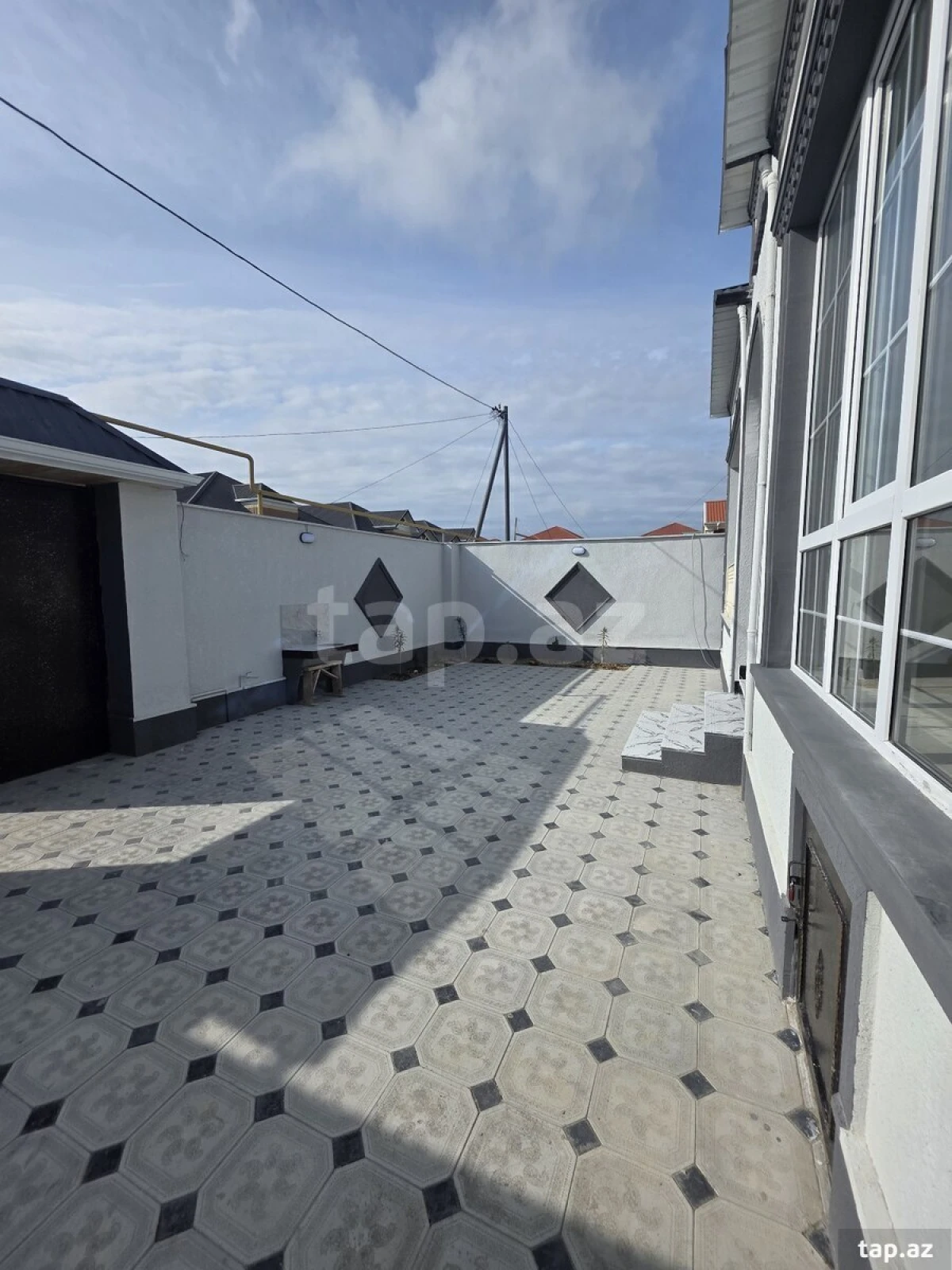 Satılır 4 otaqlı həyət evi