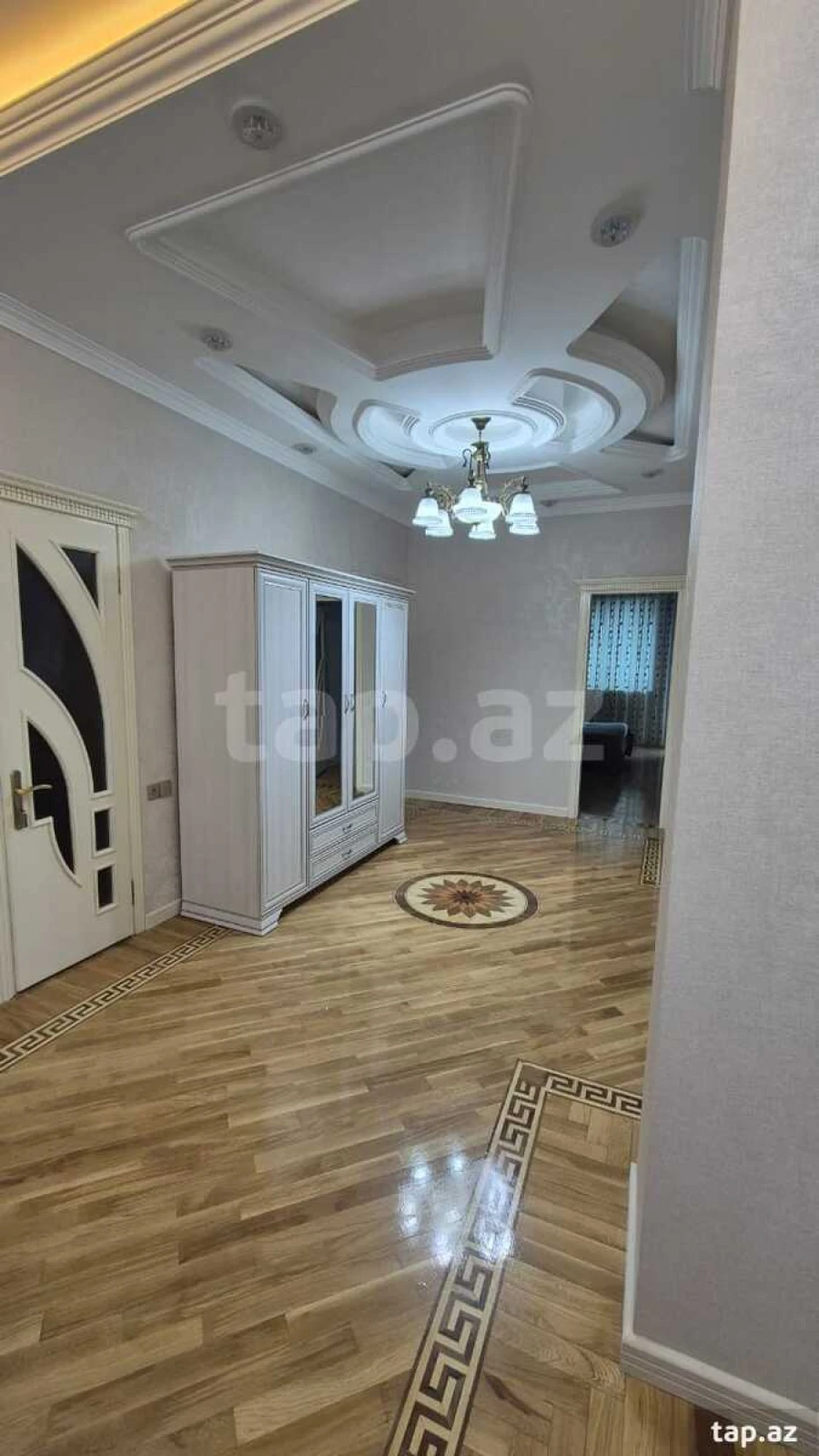 Kirayə verilir 4 otaqlı yeni tikili 200 m²