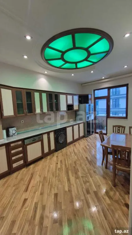 Kirayə verilir 4 otaqlı yeni tikili 200 m²