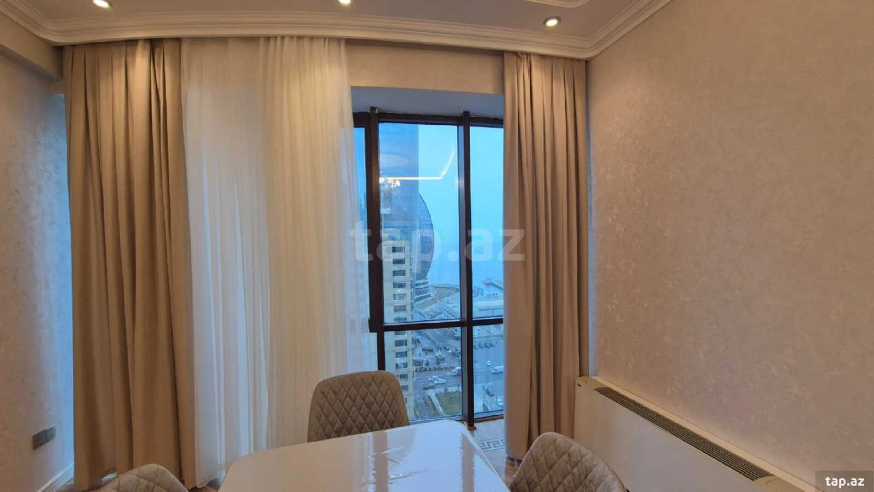 Kirayə verilir 4 otaqlı yeni tikili 200 m²