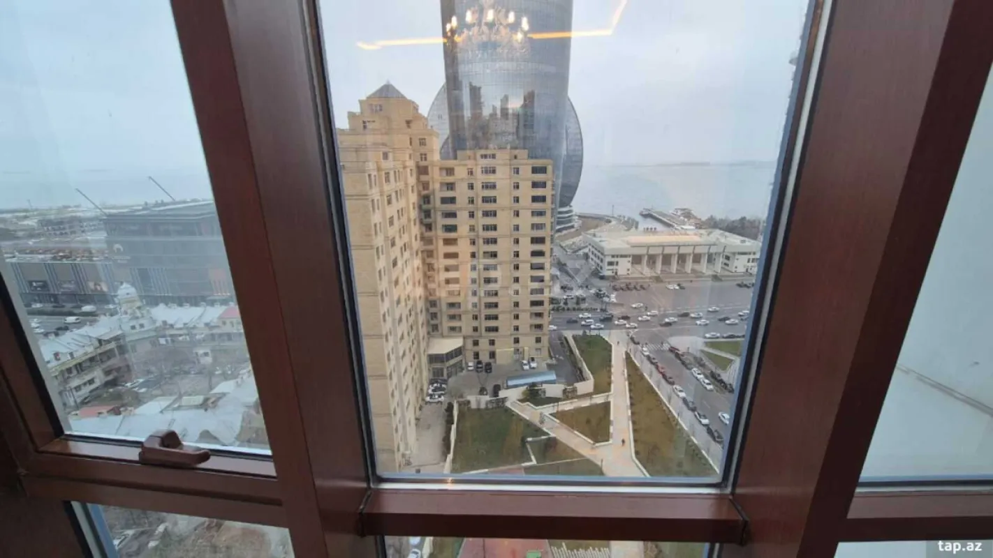 Kirayə verilir 4 otaqlı yeni tikili 200 m²