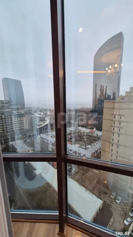 Kirayə verilir 4 otaqlı yeni tikili 200 m²