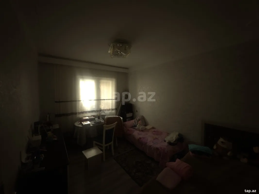 Satılır 5 otaqlı mənzil 121 m²